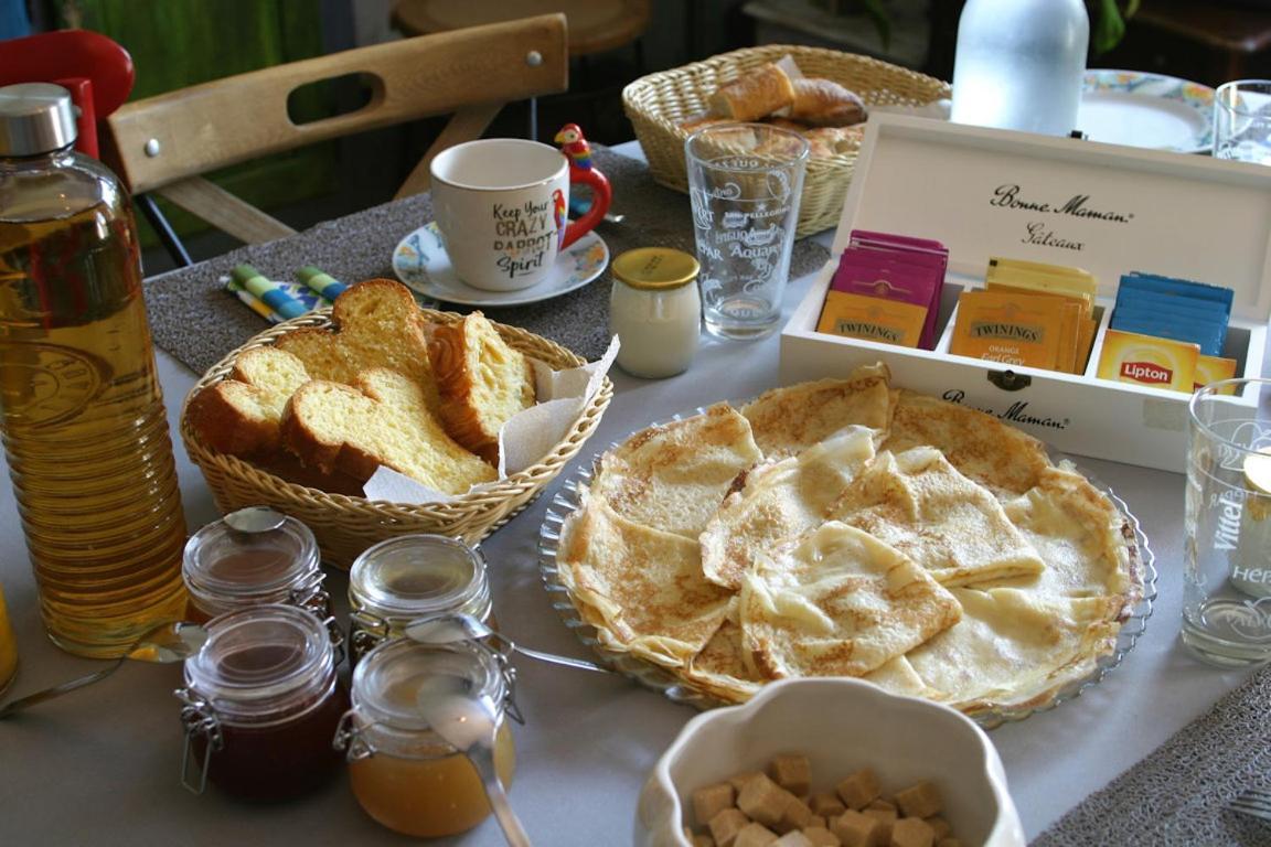 Bed and Breakfast Les Petites Mirabelles Нуае-сюр-Шер Экстерьер фото